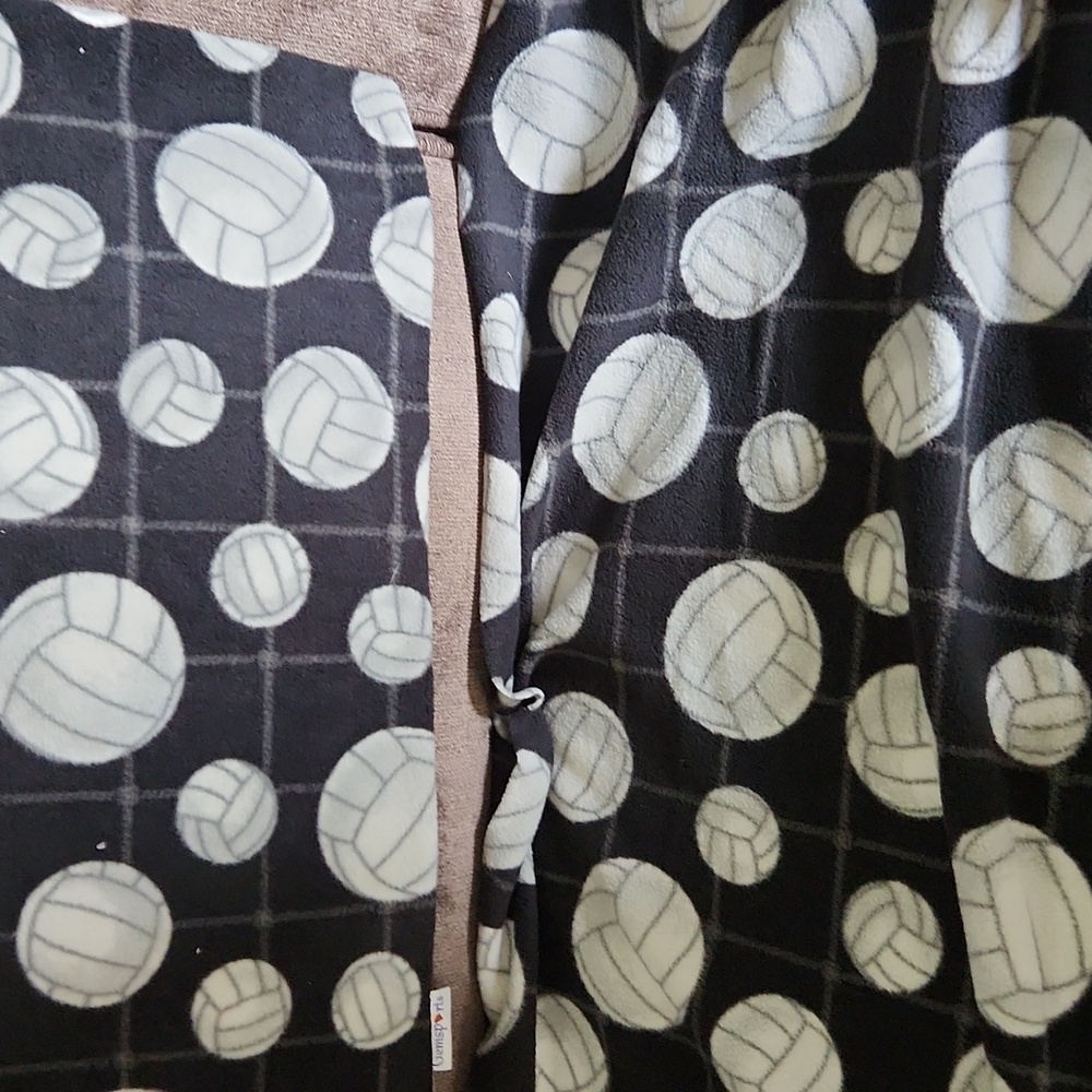 Volleyball throw & sham